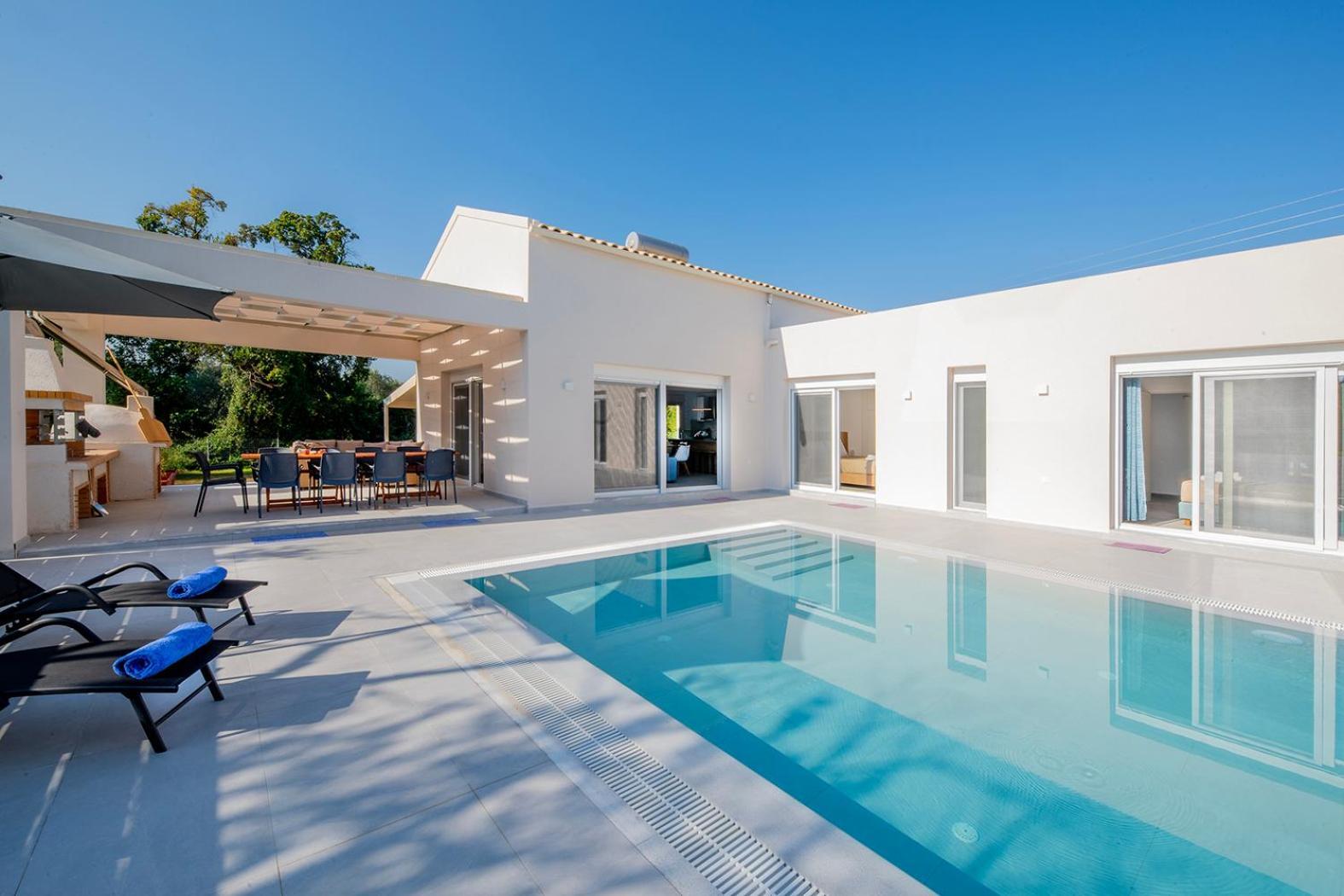 Villa Ami, Roda, Corfu: 10 Guests, Heated Pool, Private Mini Golf, Pool Table & More!! 외부 사진