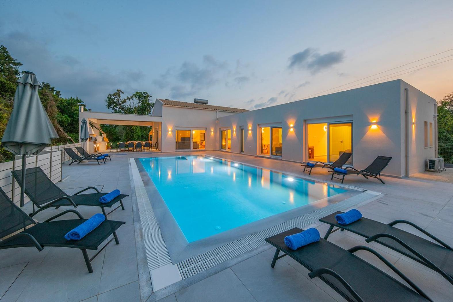 Villa Ami, Roda, Corfu: 10 Guests, Heated Pool, Private Mini Golf, Pool Table & More!! 외부 사진