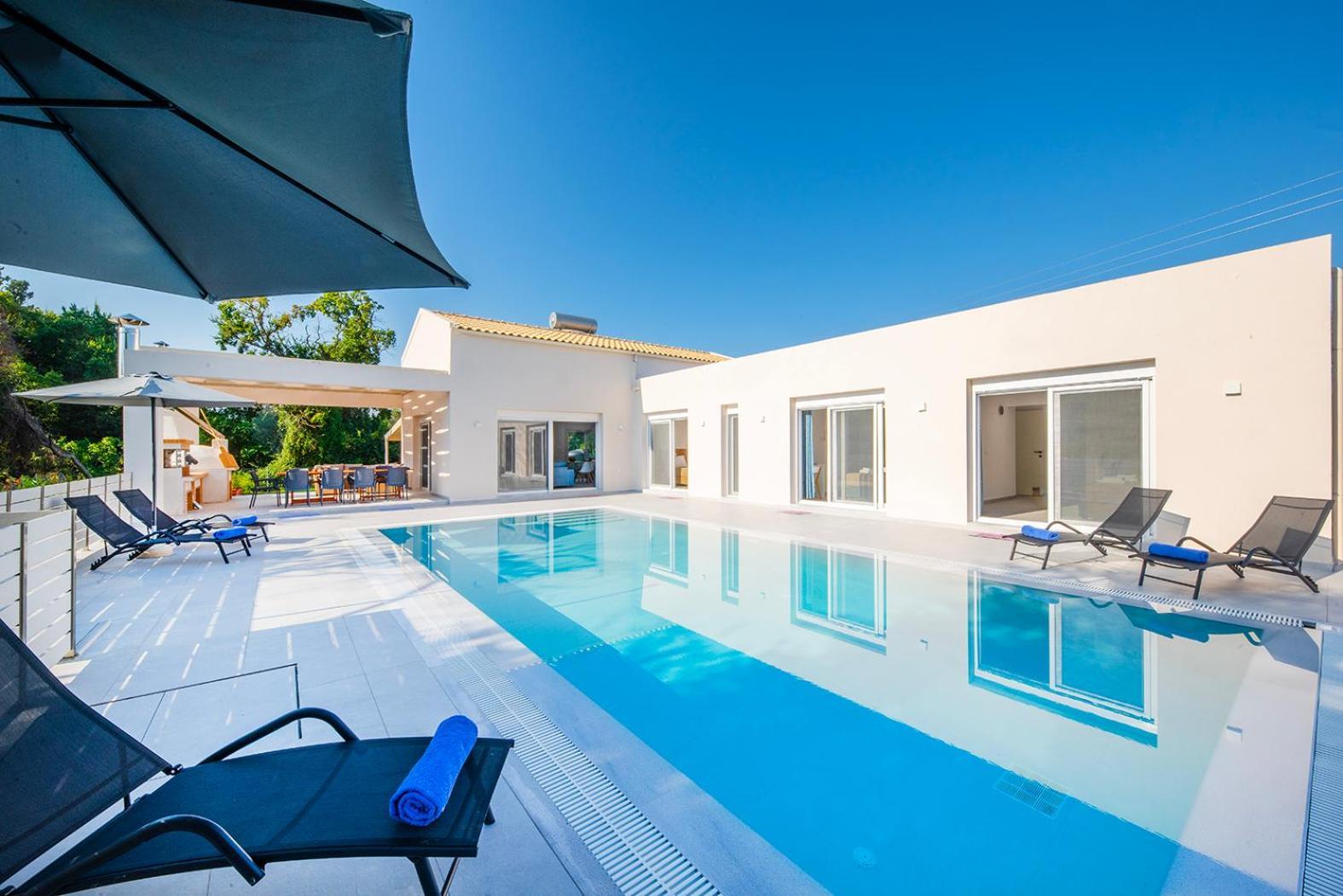 Villa Ami, Roda, Corfu: 10 Guests, Heated Pool, Private Mini Golf, Pool Table & More!! 외부 사진