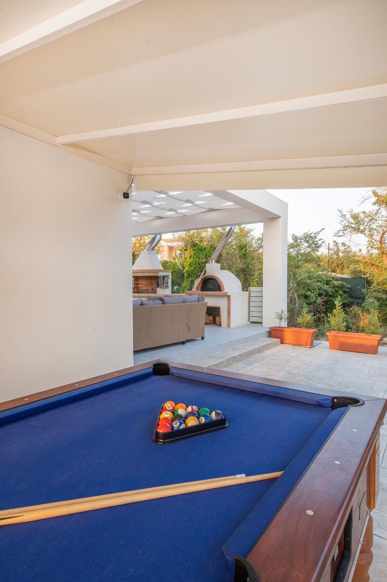Villa Ami, Roda, Corfu: 10 Guests, Heated Pool, Private Mini Golf, Pool Table & More!! 외부 사진