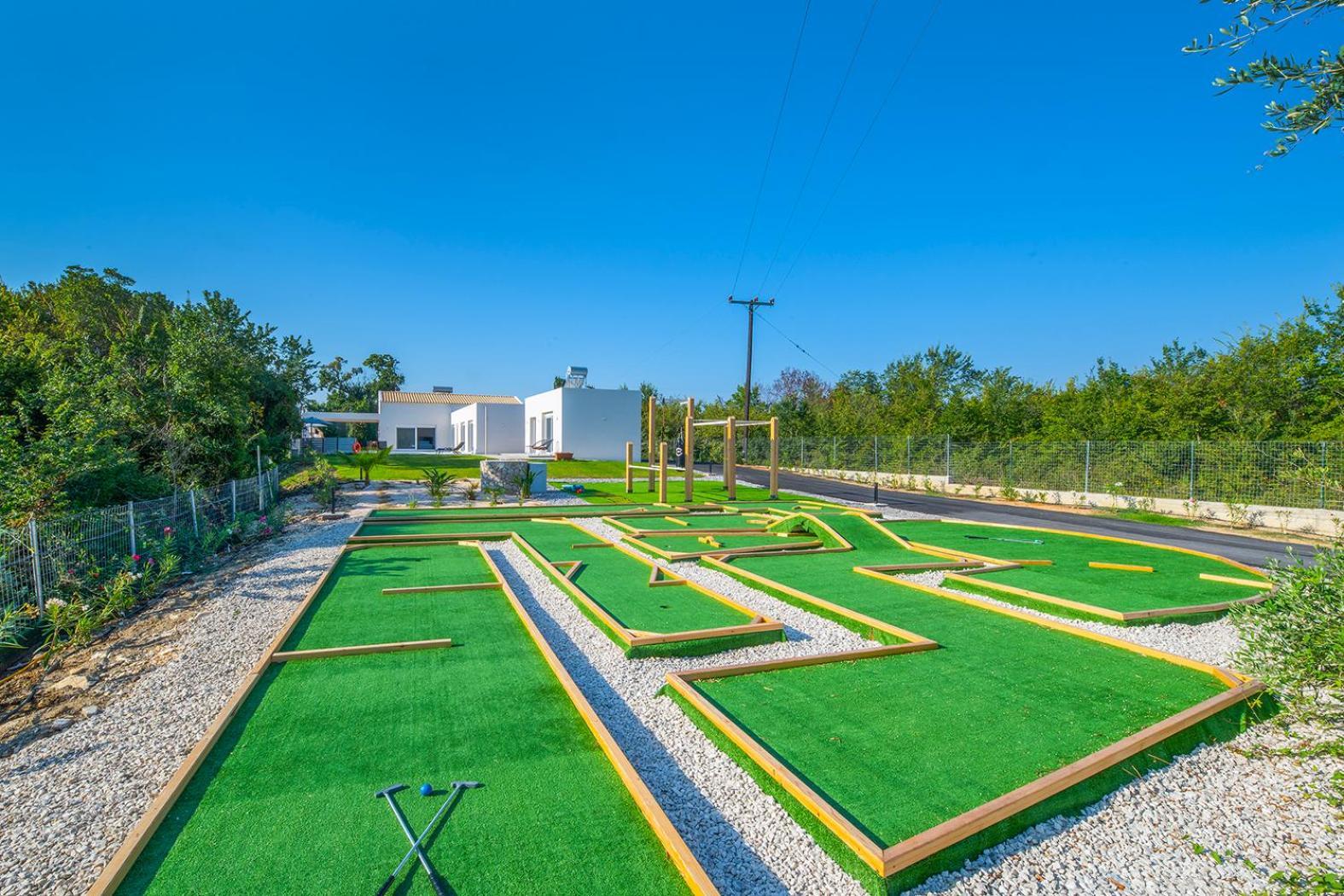 Villa Ami, Roda, Corfu: 10 Guests, Heated Pool, Private Mini Golf, Pool Table & More!! 외부 사진